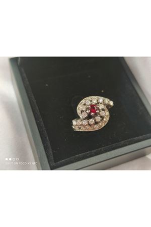 Antika Platin Modeli Yakutlu ve Pırlanta Taşlı Çift Sıralı Salyangoz Yüzük