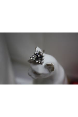 Safirli Üçgen Çiçek Yüzük