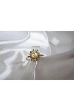 Trapez Baget Pırlanta ve Strin Taşlı Kare Yüzük