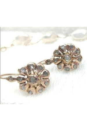 Antika El İşi Askılı Yaylı Gül Küpe 