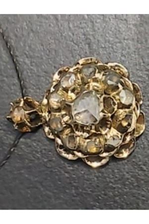 Antika Gül Modeli Elmas Kolye Ucu