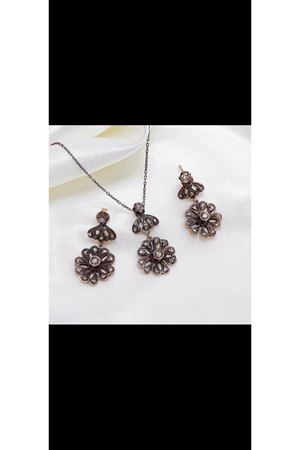 Antika El İşi Çiçek Modeli Sallantılı Vidalı Küpe