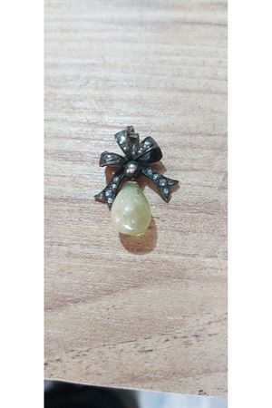 Antika Fiyonk Modeli Elmas ve Zümrüt Taşlı Kolye Ucu