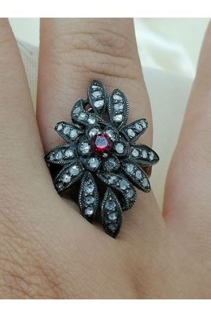 Antika Elmas ve Yakut Taşlı Yapraklı Mekik Yüzük