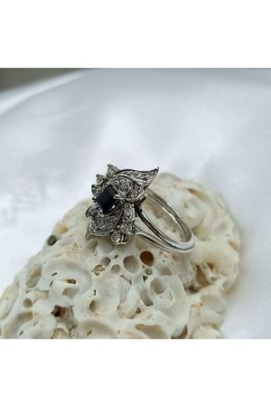 Antika Kare Safir Taşlı Asimetrik Mekik Temalı Pırlanta Yüzük
