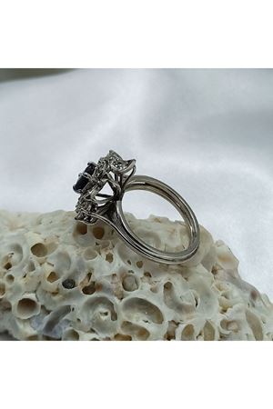 Antika Kare Safir Taşlı Asimetrik Mekik Temalı Pırlanta Yüzük