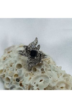 Antika Kare Safir Taşlı Asimetrik Mekik Temalı Pırlanta Yüzük