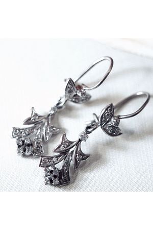 Antika Platin Modeli Pırlanta Taşlı Üzüm Temalı Küpe