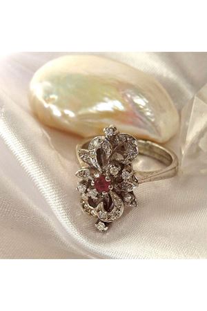 Antika Platin Modeli Fiyonk Temalı Yakut Taşlı Pırlanta Yüzük