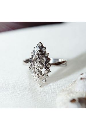 Vintage Tasarım Platin Modeli Mekik Temalı Pırlanta Yüzük