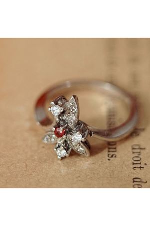 Vintage Tasarım Platin Modeli Orkide Temalı Yakut Taşlı Pırlanta Yüzük