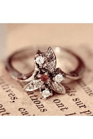 Vintage Tasarım Platin Modeli Orkide Temalı Yakut Taşlı Pırlanta Yüzük