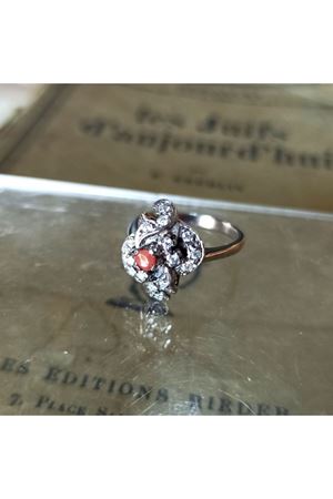 Vintage Tasarım Platin Modeli Pırlanta ve Yakut Taşlı Kösem Yüzük