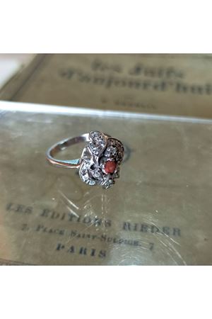 Vintage Tasarım Platin Modeli Pırlanta ve Yakut Taşlı Kösem Yüzük