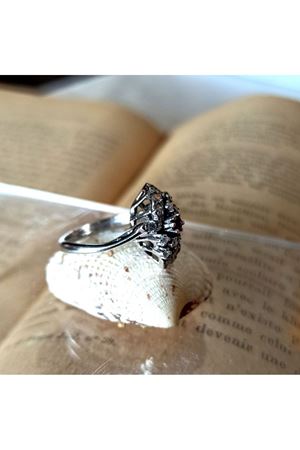 Vintage Tasarım Platin Modeli Yakutlu ve Pırlanta Taşlı Mini Mekik Yüzük