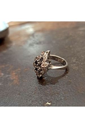 Vintage Tasarım Platin Modeli Yaprak Modeli Safir Taşlı Yüzük