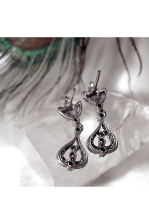 Antika Minimal Damla Modeli Sallantılı Çivili Pırlanta Küpe