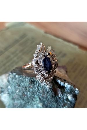 Antika Özel Üretim Platin Modeli Fantazi Çiçekli Safir Taşlı Mekik Yüzük