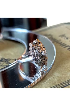 Antika Platin Modeli Çiçekli Kütburun Mekik Temalı Pırlanta Yüzük