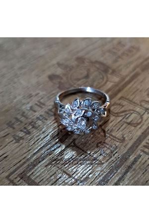 Antika Platin Modeli Pırlanta Taşlı Lava Papatya Yüzük