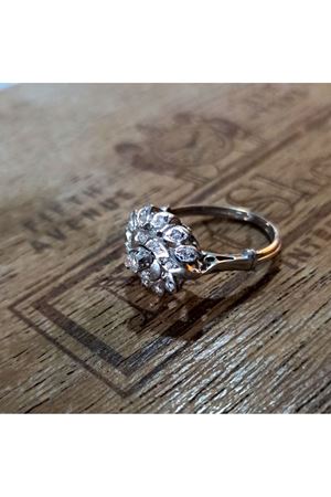 Antika Platin Modeli Pırlanta Taşlı Lava Papatya Yüzük