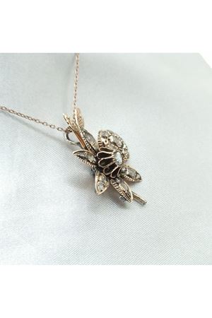 Antika Çiçekli Kolye