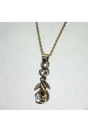 Antika Damla Modeli Yapraklı Elmas Kolye