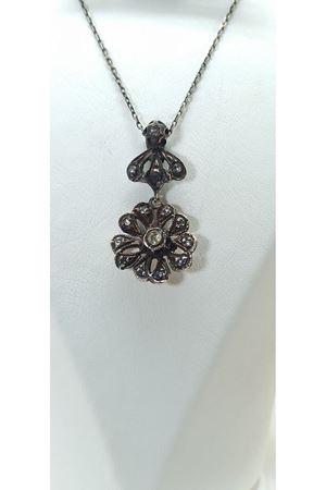 Antika El İşi Çiçek Modeli Kolye 