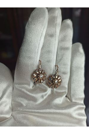 Antika El İşi Askılı Yaylı Gül Küpe 