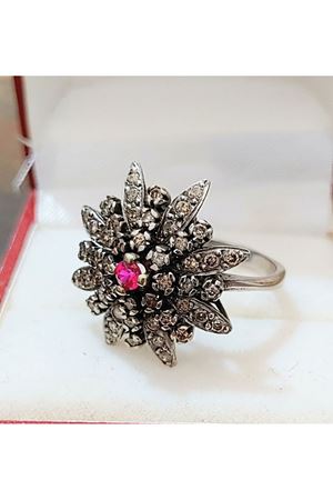 Vintage Tasarım Platin Modeli Pusula Gülü Yakut Taşlı Pırlanta Yüzük