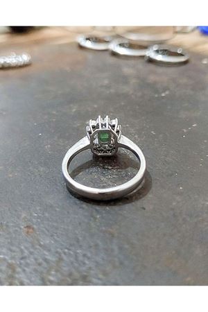 Vintage Tasarım Platin Modeli Zümrüt Taşlı Anturaj Pırlanta Yüzük