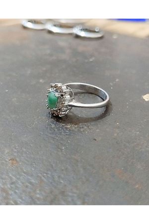 Vintage Tasarım Platin Modeli Zümrüt Taşlı Anturaj Pırlanta Yüzük