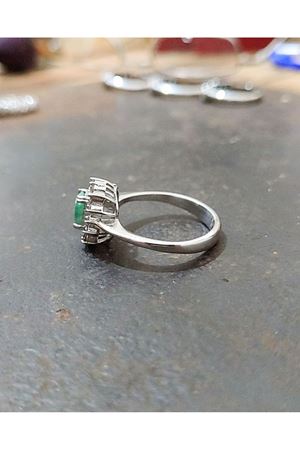 Vintage Tasarım Platin Modeli Zümrüt Taşlı Anturaj Pırlanta Yüzük