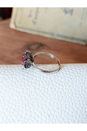 Vintage Tasarım Platin Modeli Yakutlu Safir Kakmalı Anturaj Yüzük