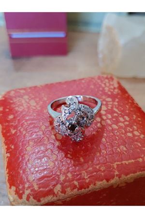 Vintage Tasarım Platin Modeli Pırlanta ve Safir Taşlı Kösem Yüzük