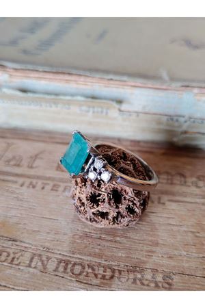 Prizmatik Zümrüt Taşlı Fantazi Pırlanta Yüzük 