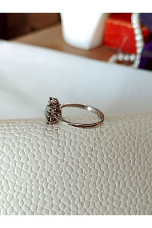 Vintage Tasarım Platin Modeli Safir Kakmalı Zümrüt Taşlı Anturaj Temalı Yüzük