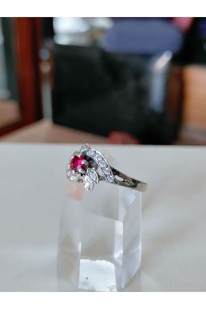 Vintage Tasarım Yakut Taşlı Platin Modeli Yapraklı Yüzük 