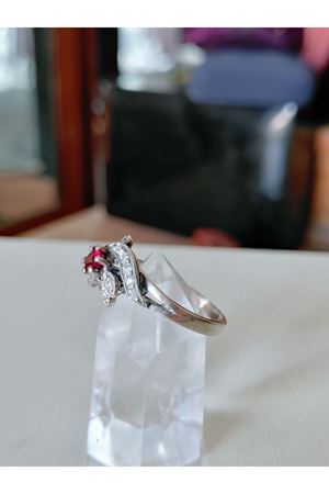 Vintage Tasarım Yakut Taşlı Platin Modeli Yapraklı Yüzük 