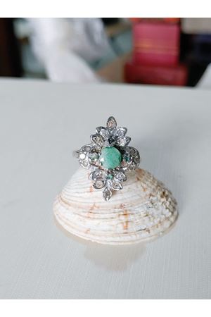 Vintage Tasarım Pırlanta ve Zümrüt Taşlı Mekik Yüzük